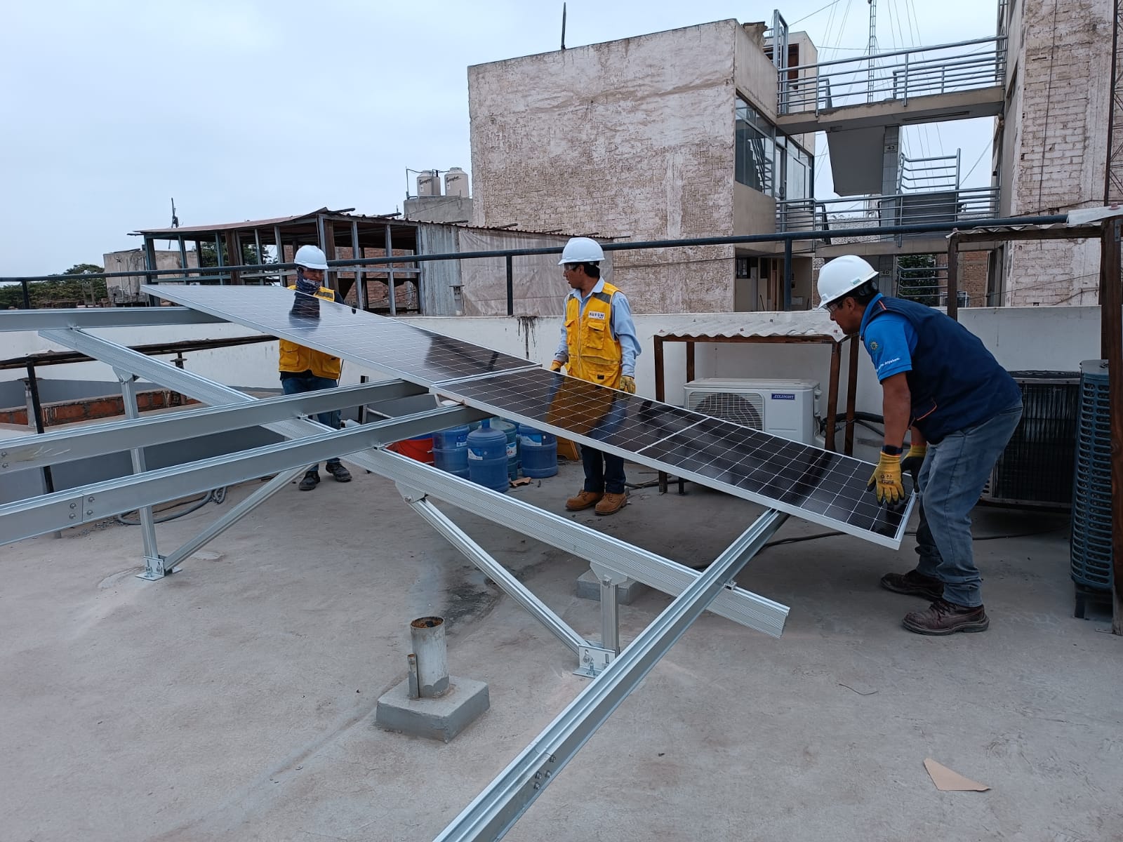 Sistema solar fotovoltaico instalado